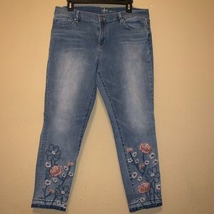 NY & Co. embroidered ankle jean 14
